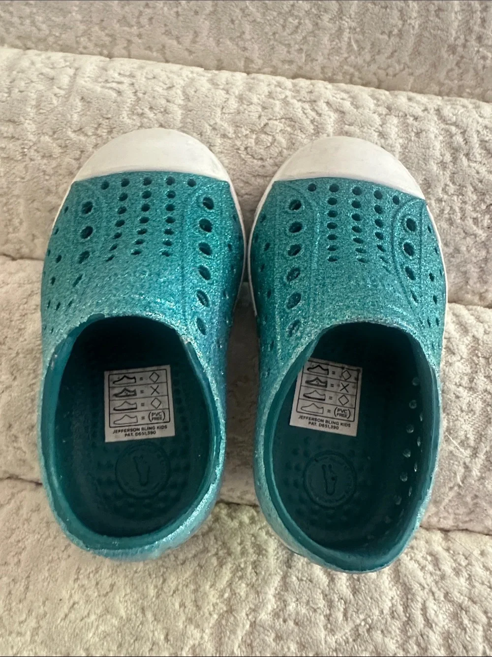 Native sparkling teal